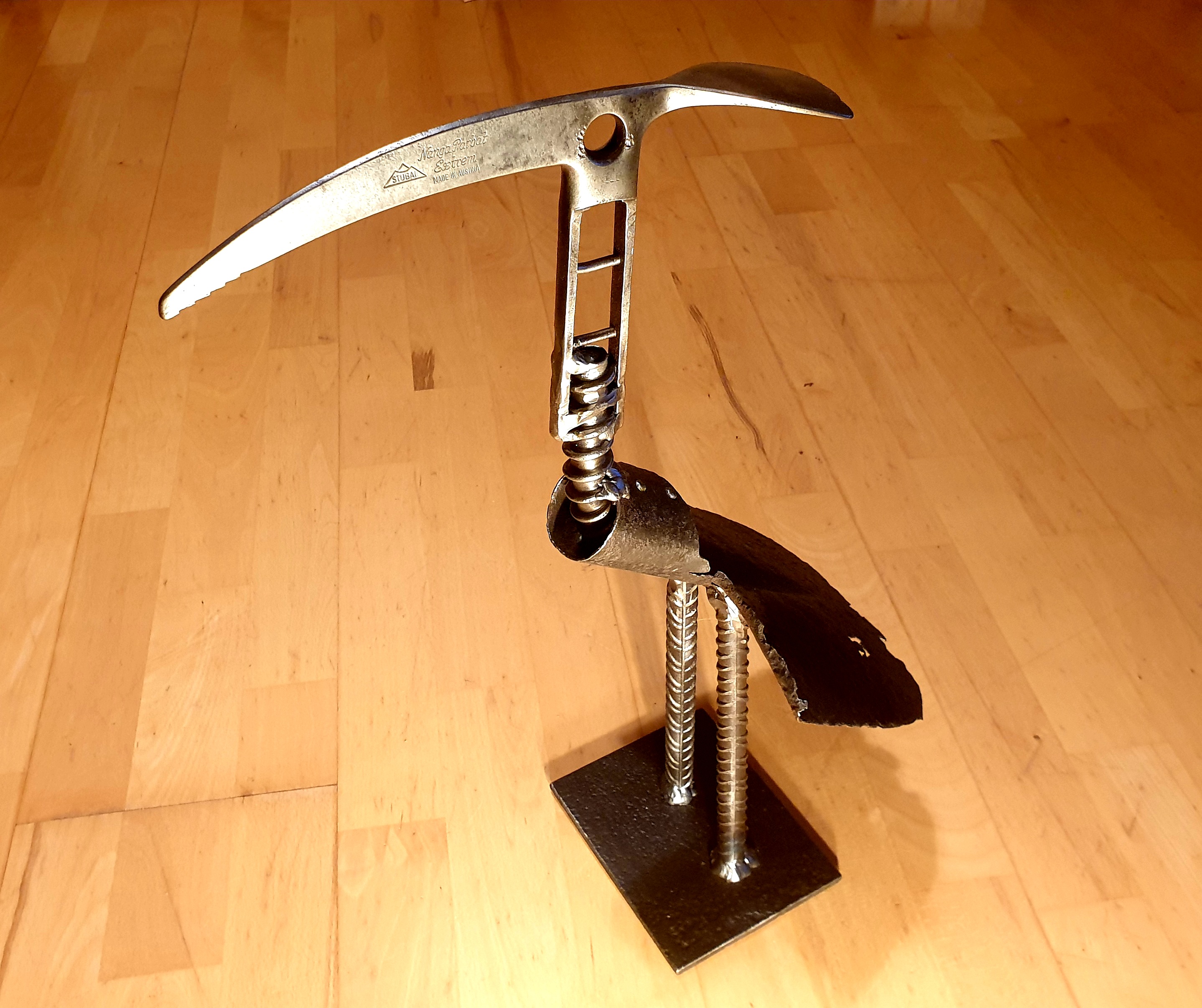 Kranich Nanga Parbat Kunsthandwerk Kunst Freiburg Christian Beisenherz-Huss Kranich Nanga Parbat Kunsthandwerk Kunst Freiburg Christian Beisenherz-Huss