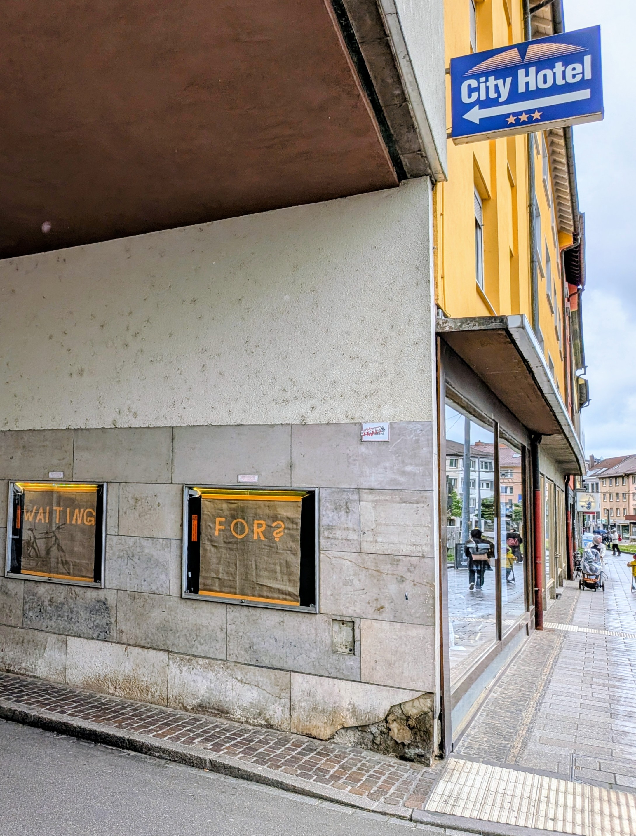 Urban Art Freiburg Christian Beisenherz-Huss What are you waiting for
